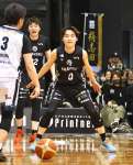 ディフェンスするレブナイズの井上＝鹿児島市の西原商会アリーナ