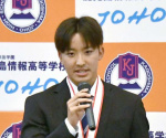 母校の後輩たちに意気込みを語る西小野皓大＝鹿児島市の鹿児島情報高