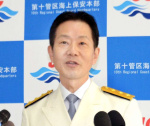 就任会見で抱負を語る大達弘明本部長＝１７日、鹿児島市の第１０管区海上保安本部