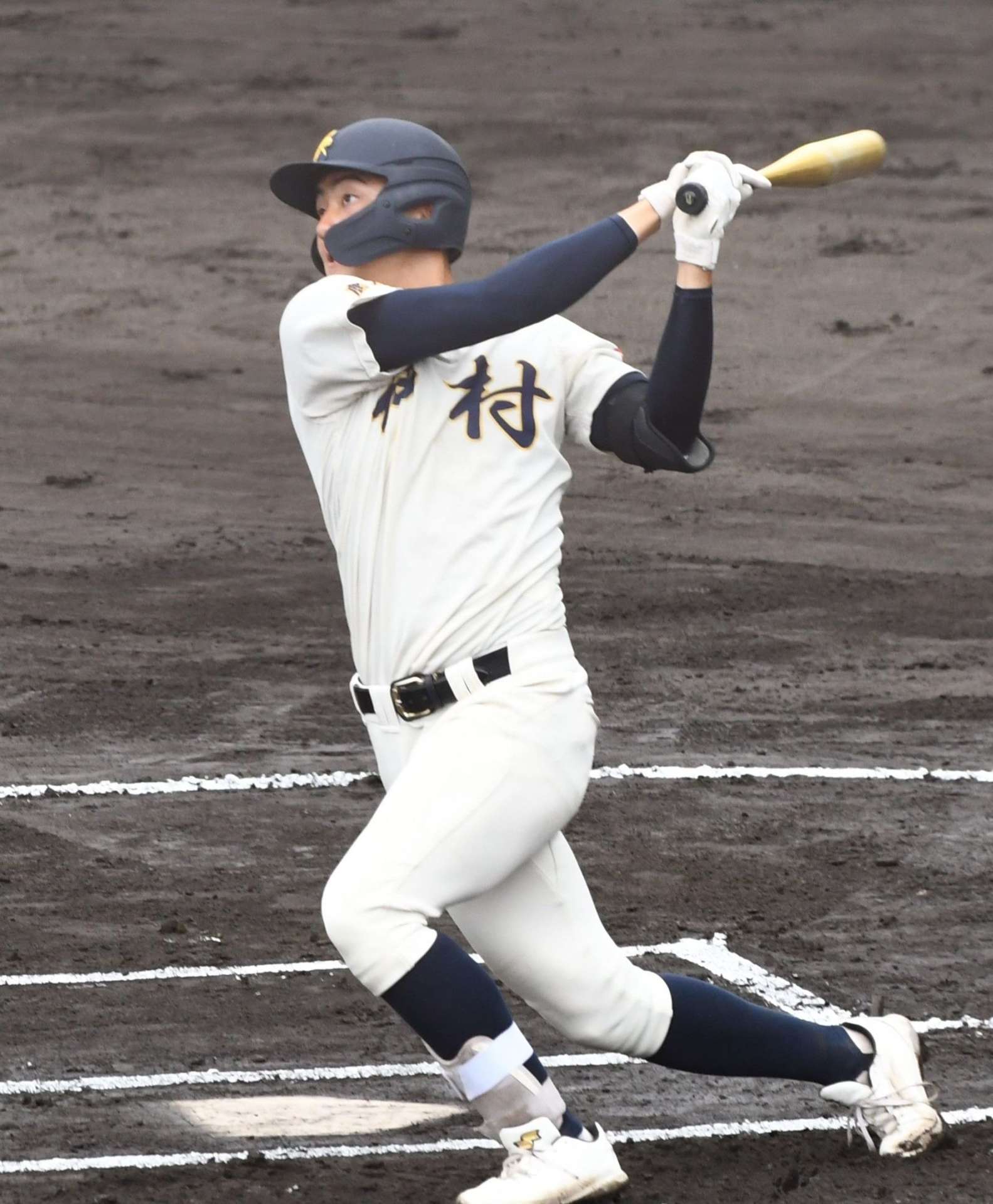 １回表神村無死、今岡が左越え本塁打を放つ＝長崎県諫早市のたちばなしんきんフィールド・オブ・ドリームス