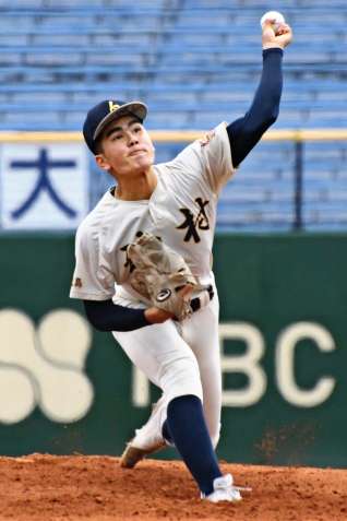 力投する神村の先発・窪田＝長崎県営野球場