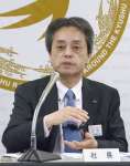 会見するＪＲ九州の古宮洋二社長＝２５日、福岡市
