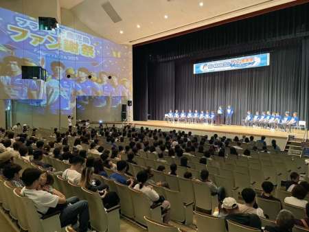 Ｆ鹿児島のファン感謝祭＝２７日、日置市伊集院文化会館
