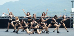 演技をするレイベス＝２６日、鹿児島市のウオーターフロントパーク