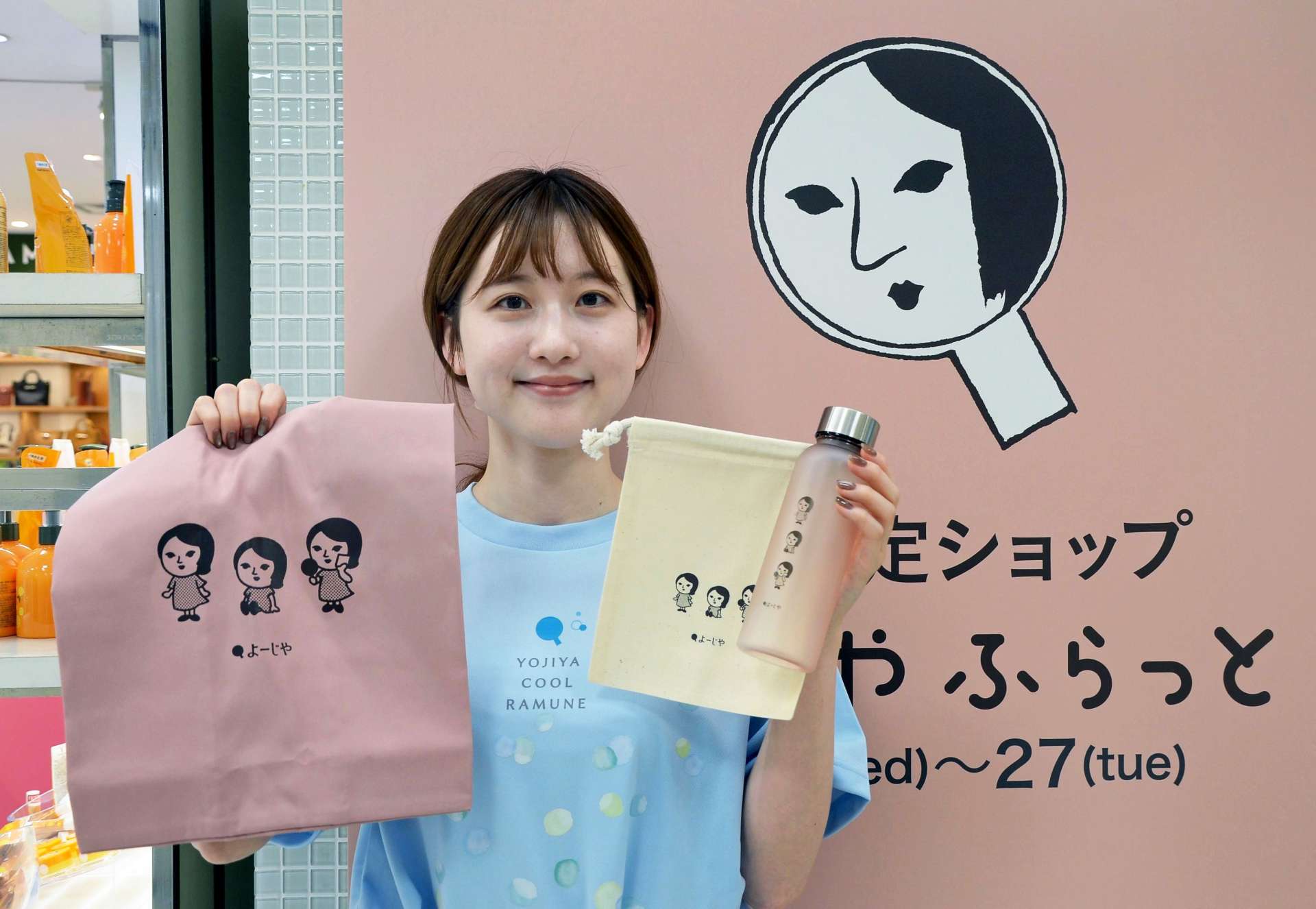 「よーじやふらっと」で販売する「よじこ」グッズ＝１４日、鹿児島市の山形屋