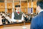 代表であいさつする剣道少年女子の里心乃花（樟南高）＝鹿児島県庁