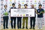 味の素冷凍食品が製造する冷凍ギョーザ原材料の完全資源循環化へ連携した生産者や行政関係者＝２０日、えびの市文化センター