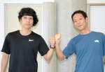男子の吉原一幸新監督（左）と女子の新原大樹監督＝指宿市のふれあいプラザなのはな館