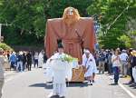 日置八幡神社から神田へと向かうデオドン（大王殿）＝１日午前、日置市日吉