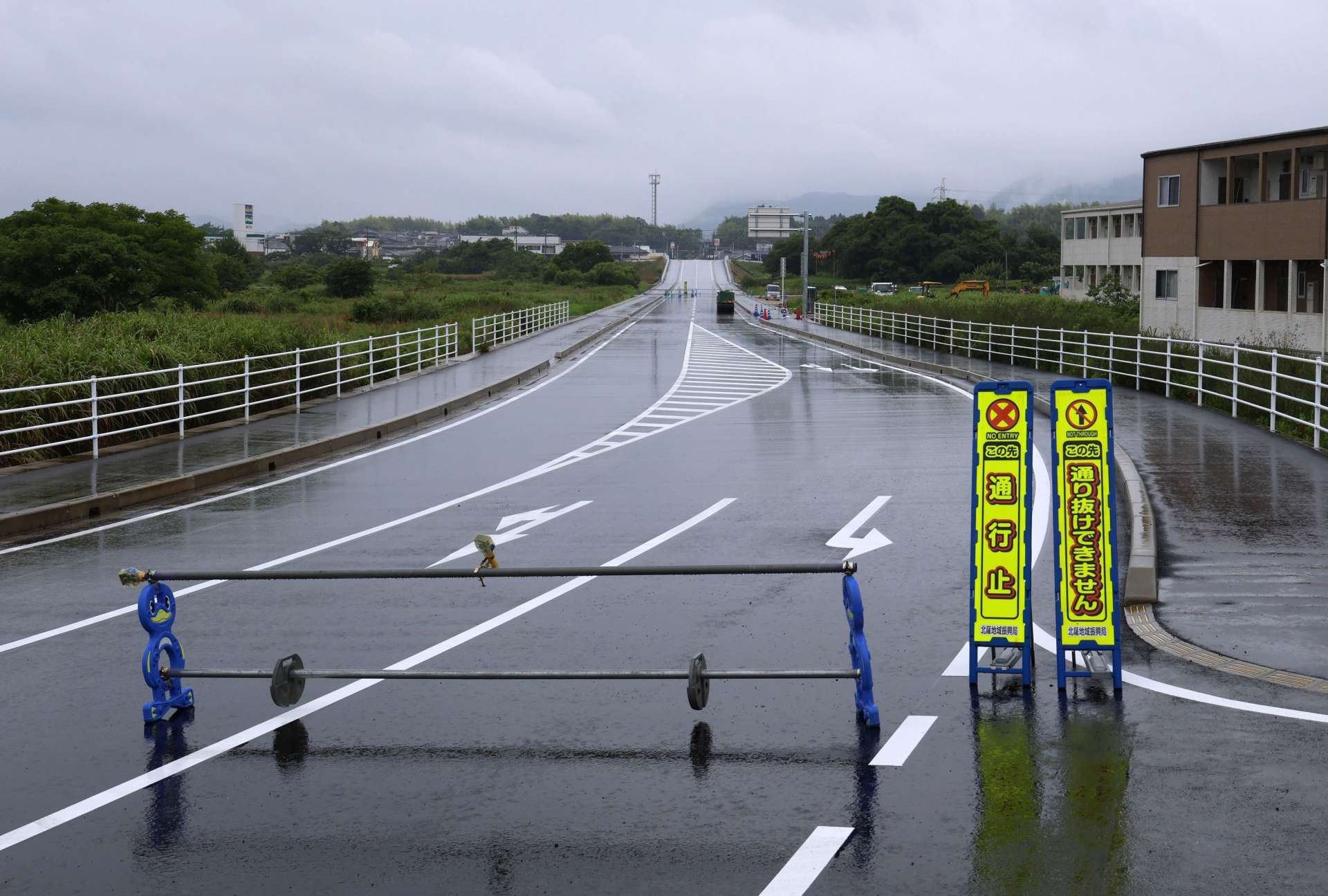 ６日に開通する県道の「宮崎バイパス」＝２日、薩摩川内市宮崎町