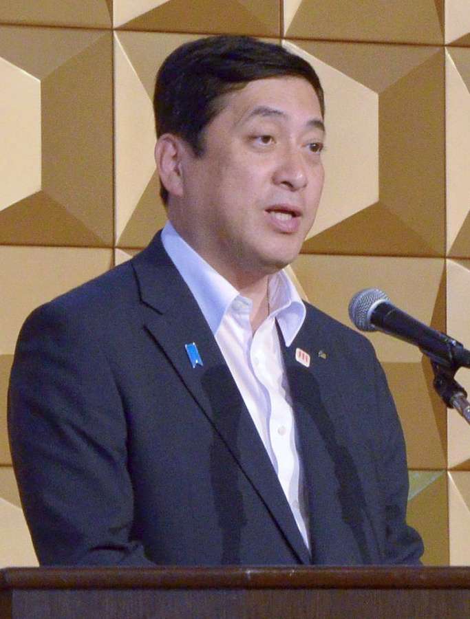 観光かごしま大キャンペーン推進協議会総会であいさつする会長の塩田康一知事＝２日、鹿児島市の城山ホテル鹿児島