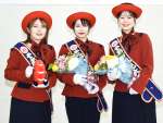 （左から）池田奈々華さん、山口優莉美さん、小倉麻佑花さん＝曽於市末吉総合センター
