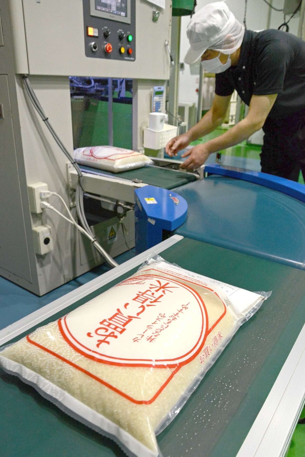包装された備蓄米＝７日、さつま町宮之城屋地