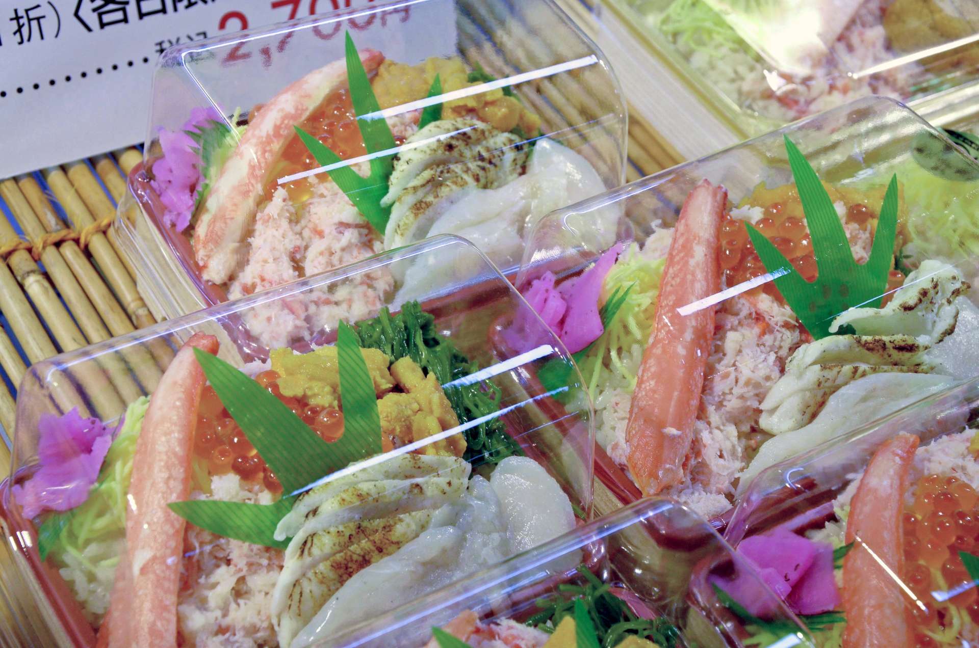 「東北６県味と技展」１０回記念の海鮮弁当＝１２日、鹿児島市の山形屋