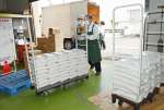 翌日の販売を前にスーパー「ピコ」に届いた備蓄米＝１３日、南さつま市加世田本町