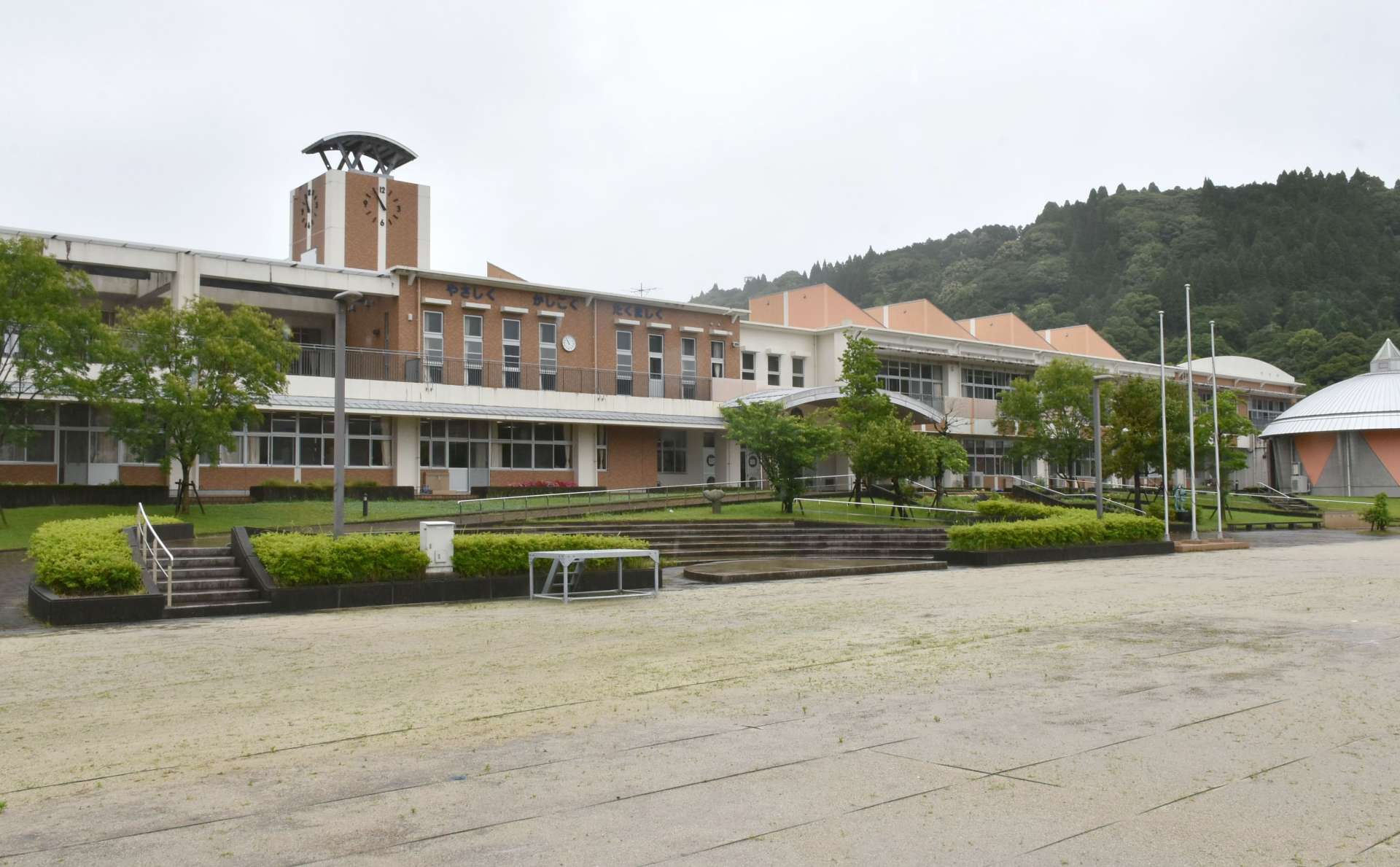 吉松小学校の校舎