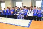 優勝報告に訪れたブルーサクヤ鹿児島の選手ら＝１９日、鹿児島市の県庁