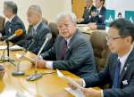 ２０２４年度の事業実績を報告するＪＡ鹿児島県経済連の柚木弘文会長（右から２人目）＝２４日、鹿児島市のＪＡ県会館