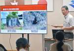 霧島市内の戦争遺跡について解説する八巻聡さん＝霧島市の上野原縄文の森