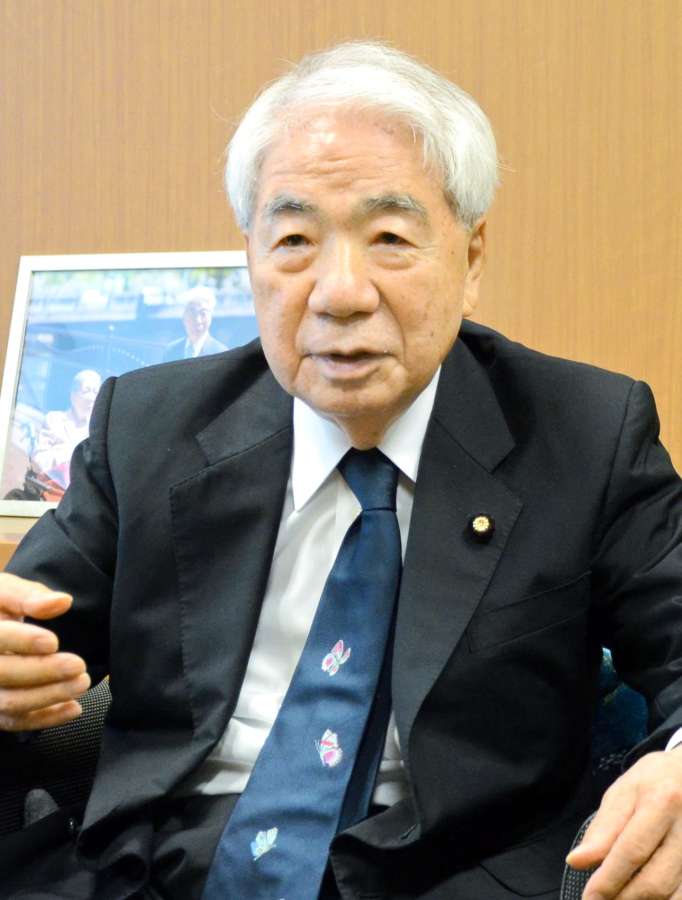 「引退後は東京から鹿児島を見守る」と話す尾辻秀久氏＝２５日、参院議員会館