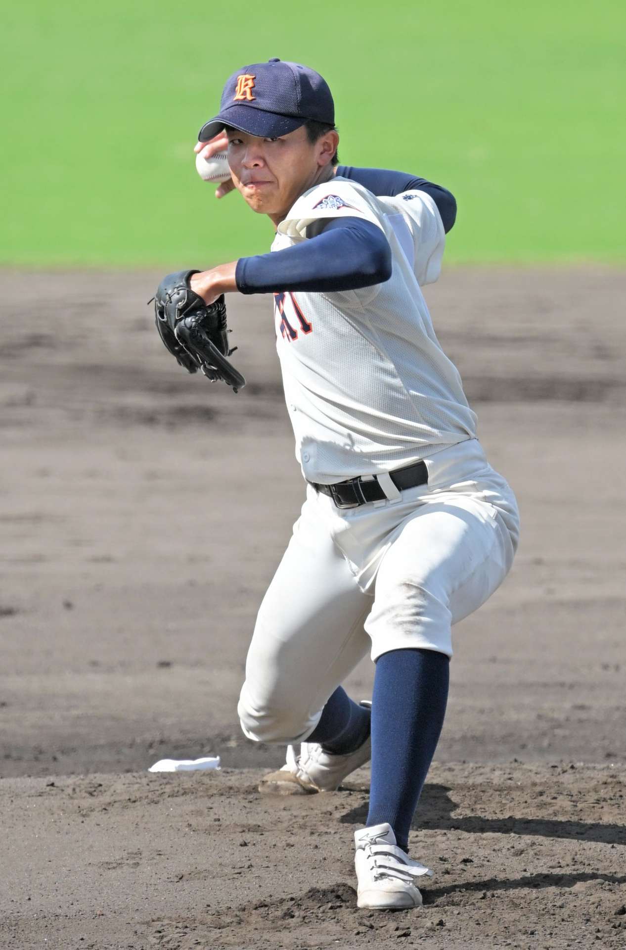 力投する加治木のエース宮路＝平和リース