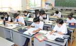 全国大会に向けて学習に励む指宿商業高校の簿記部員＝指宿市の同校