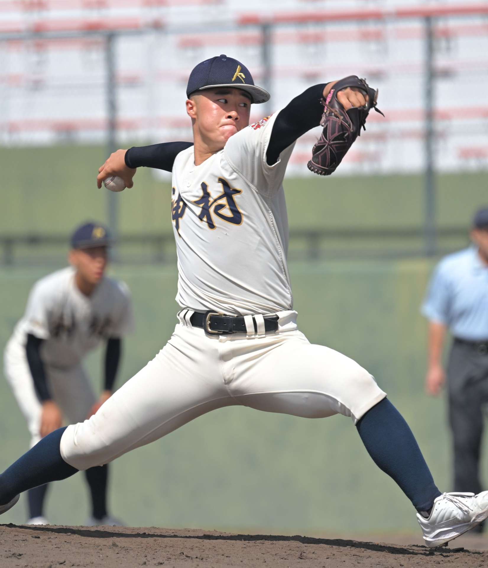 ７回１／３を投げ被安打１、自責点１と好投した神村の２番手・千原＝平和リース