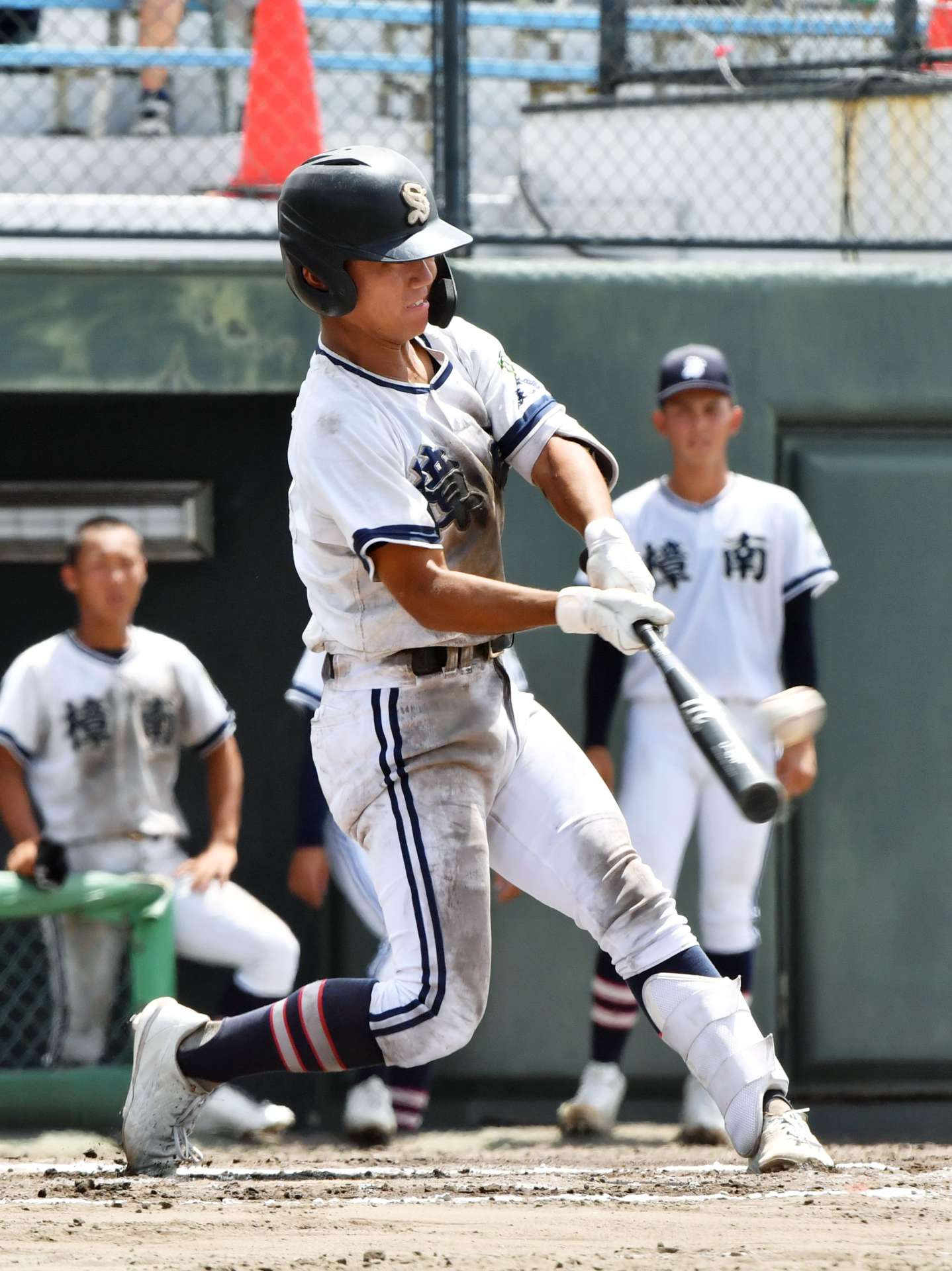 タイブレークの１０回表樟南２死一、二塁、政野が左越えに適時二塁打を放つ＝平和リース