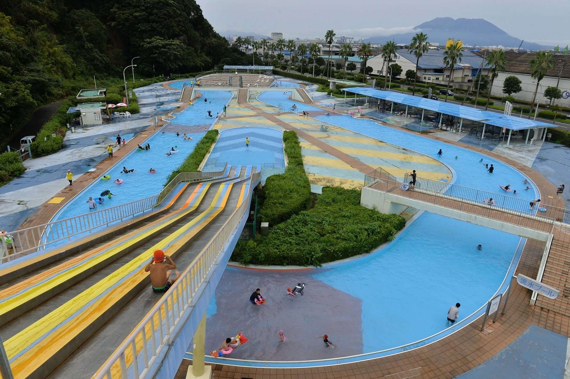 〈資料写真〉営業していた頃のサンライフプール＝２０１５年８月３０日、鹿児島市七ツ島１丁目