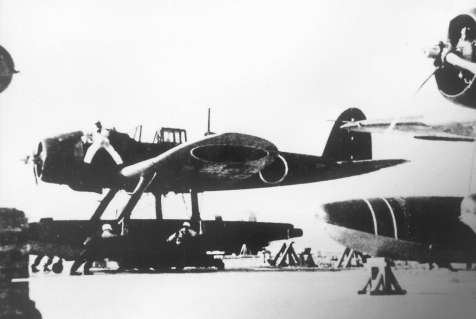 指宿基地に配備された水上飛行機（指宿市の馬渡写真館提供）