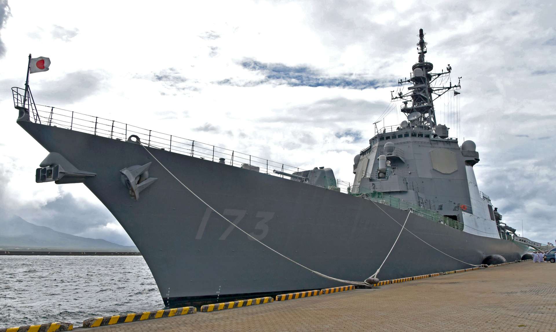 〈関連〉鹿児島本港区北ふ頭に寄港した護衛艦こんごう＝２５日