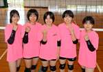 全国中学生ビーチバレーボール大会４人制で優勝を目指す宮之城中学校女子バレー部のメンバー＝さつま町宮之城屋地