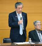 参院選の総括について話す森山裕県連会長（左）ら＝２６日、鹿児島市
