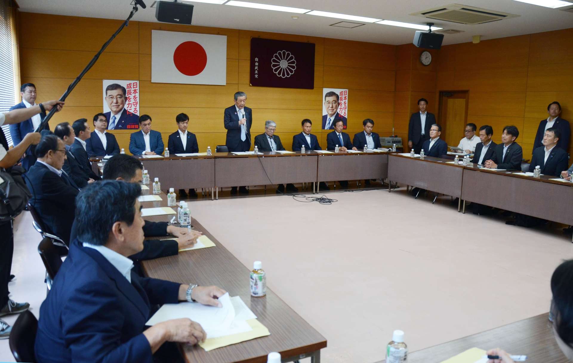 参院選の総括などについて話し合われた自民党鹿児島県連の執行部役員・選対常任委員会合同会議＝２６日、鹿児島市