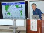 津波への注意を呼びかける鹿児島地方気象台の北川賢哉次長＝３０日午前１１時すぎ、鹿児島市