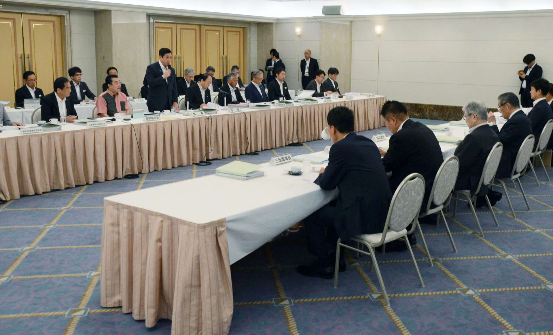 地元国会議員に対する提案事項説明会＝３０日、東京・平河町