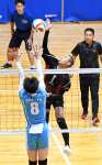 男子決勝トーナメント３回戦、スパイクを決める川内商工の尾田原＝松江市総合体育館