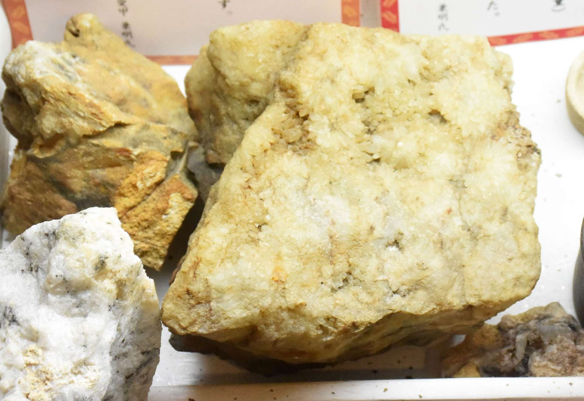 〈資料写真〉山ケ野金山で採れた金鉱石。地元で大切に保管されている