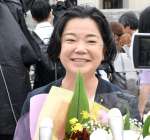 国会前で取材に応える尾辻朋実氏＝１日、東京・永田町
