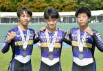 チームスプリントで準優勝した南大隅の（左から）山本、内田、谷川＝倉吉自転車競技場