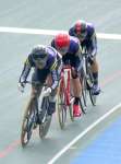 チームスプリント決勝、追い上げを図る南大隅の（前から）谷川、内田、山本＝倉吉自転車競技場