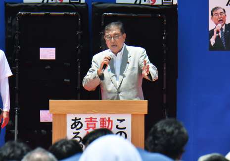 〈7月の参院選で鹿児島市内で演説する自民党総裁の石破茂首相の写真を見る〉