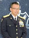 着任会見で抱負を語る堀内高志奄美警備隊長＝１日、奄美市名瀬の奄美駐屯地