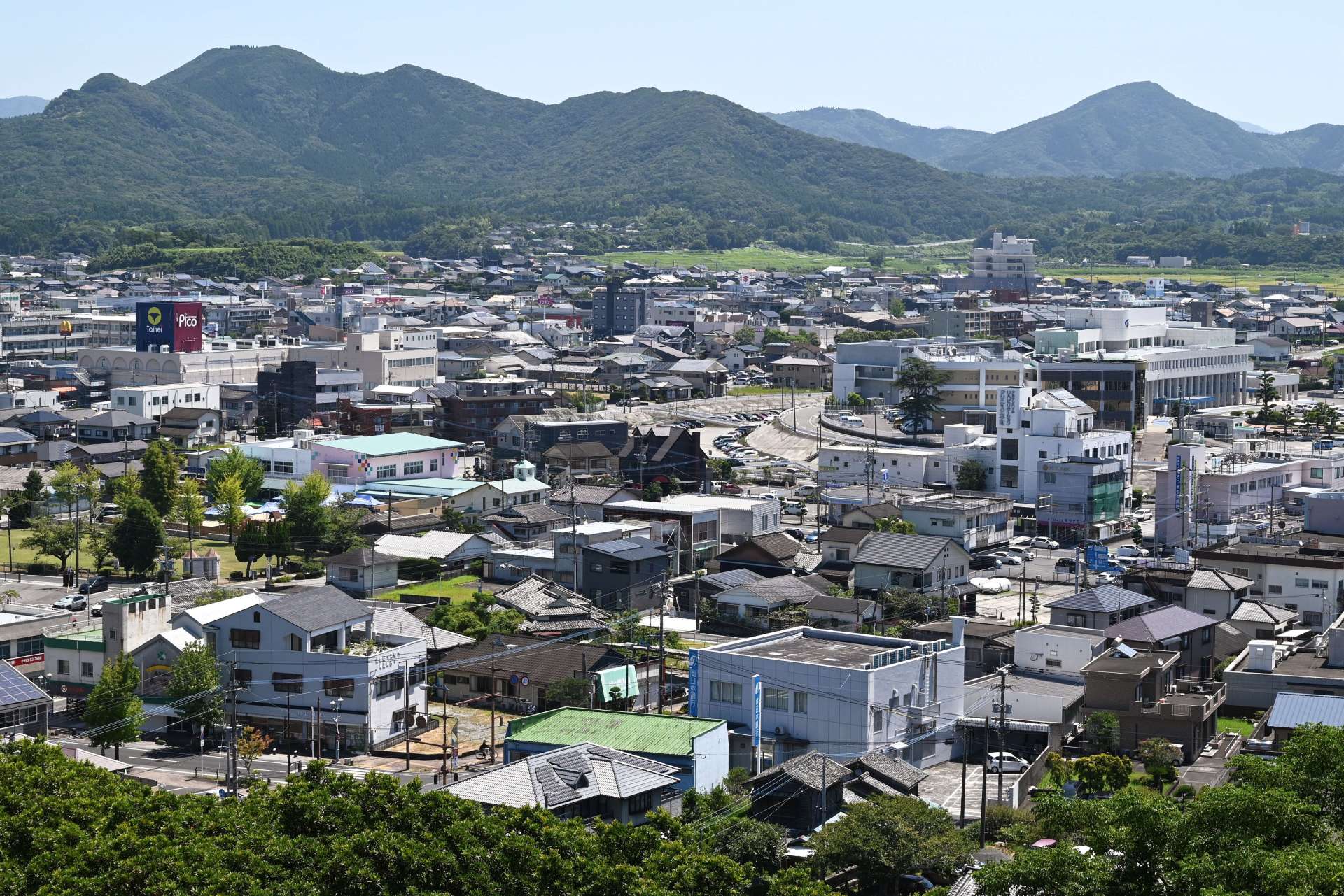 南さつま市の市街地＝１日、同市加世田武田