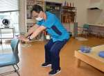 四つ数えながら腰を落とす。ひざがつま先より出ないよう注意する