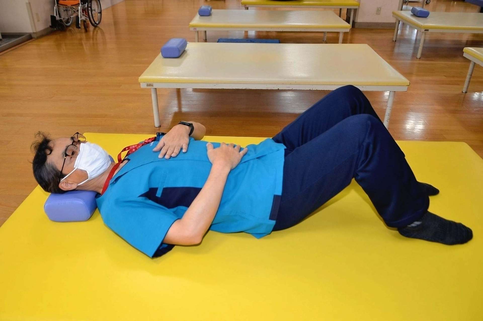 〈関連〉腹圧を鍛える運動。胸と腹の高さが同じになるよう心掛ける