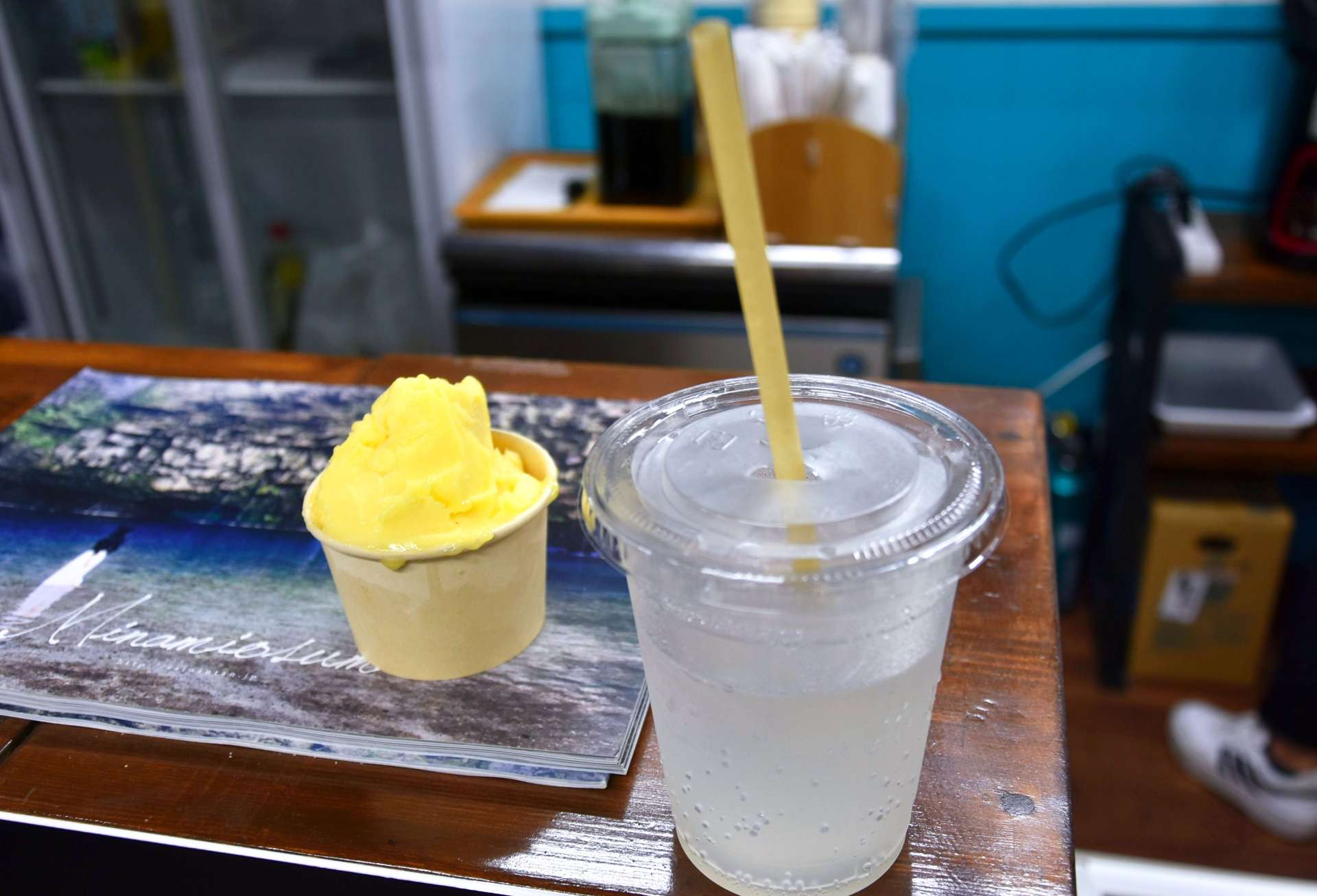 地元産の果物を使ったジェラートとドリンク＝南大隅町根占川南のアクアベースカフェ