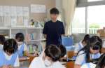 被爆地で平和教育に取り組む野元祥太郎さん＝６日、広島市南区の広島大学付属小学校