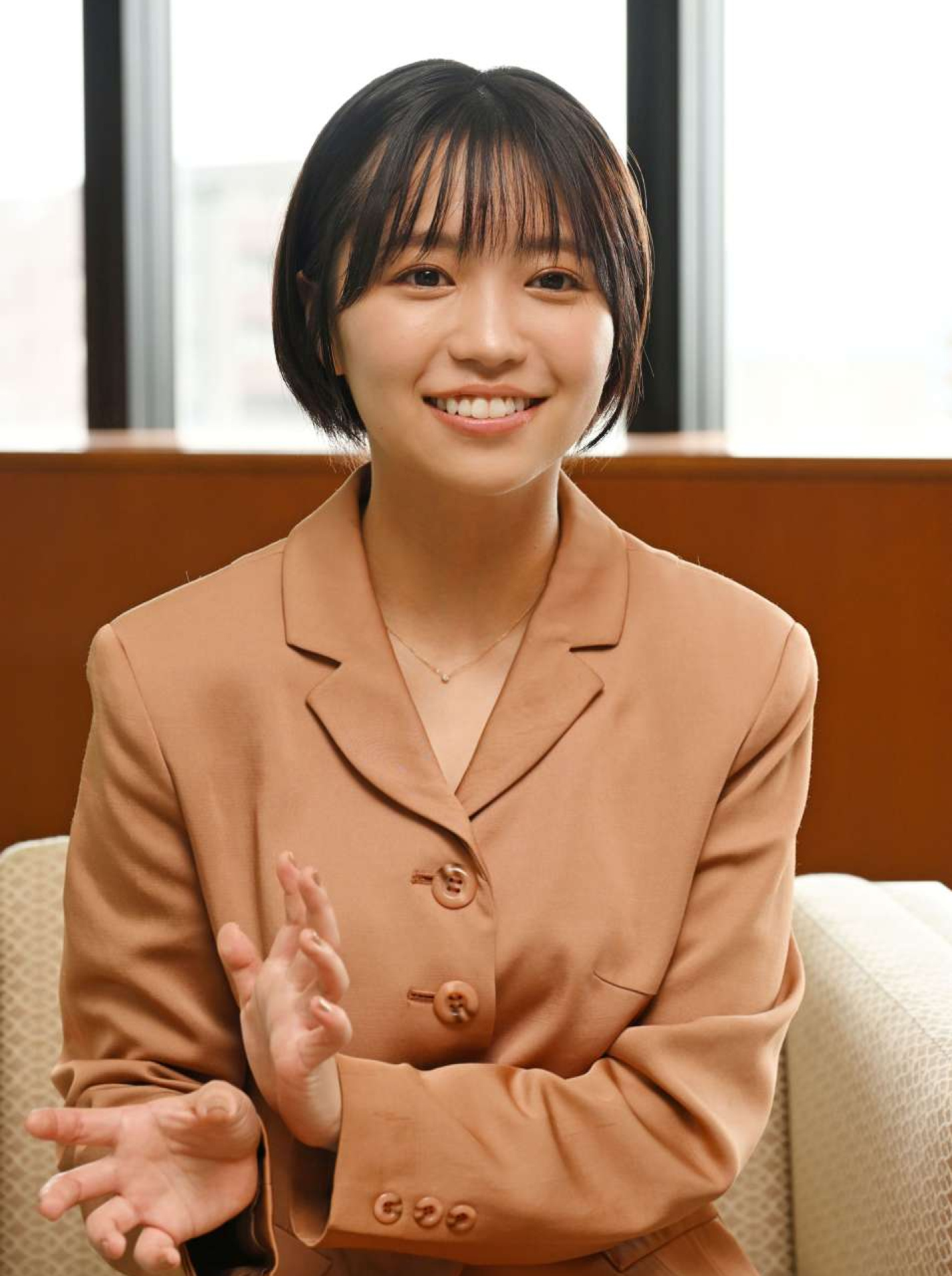 「白熊を食べたりタカプラや山形屋に行ったり。天文館には１０代の頃に親しんだ場所がたくさんある」と話す大原優乃＝鹿児島市役所
