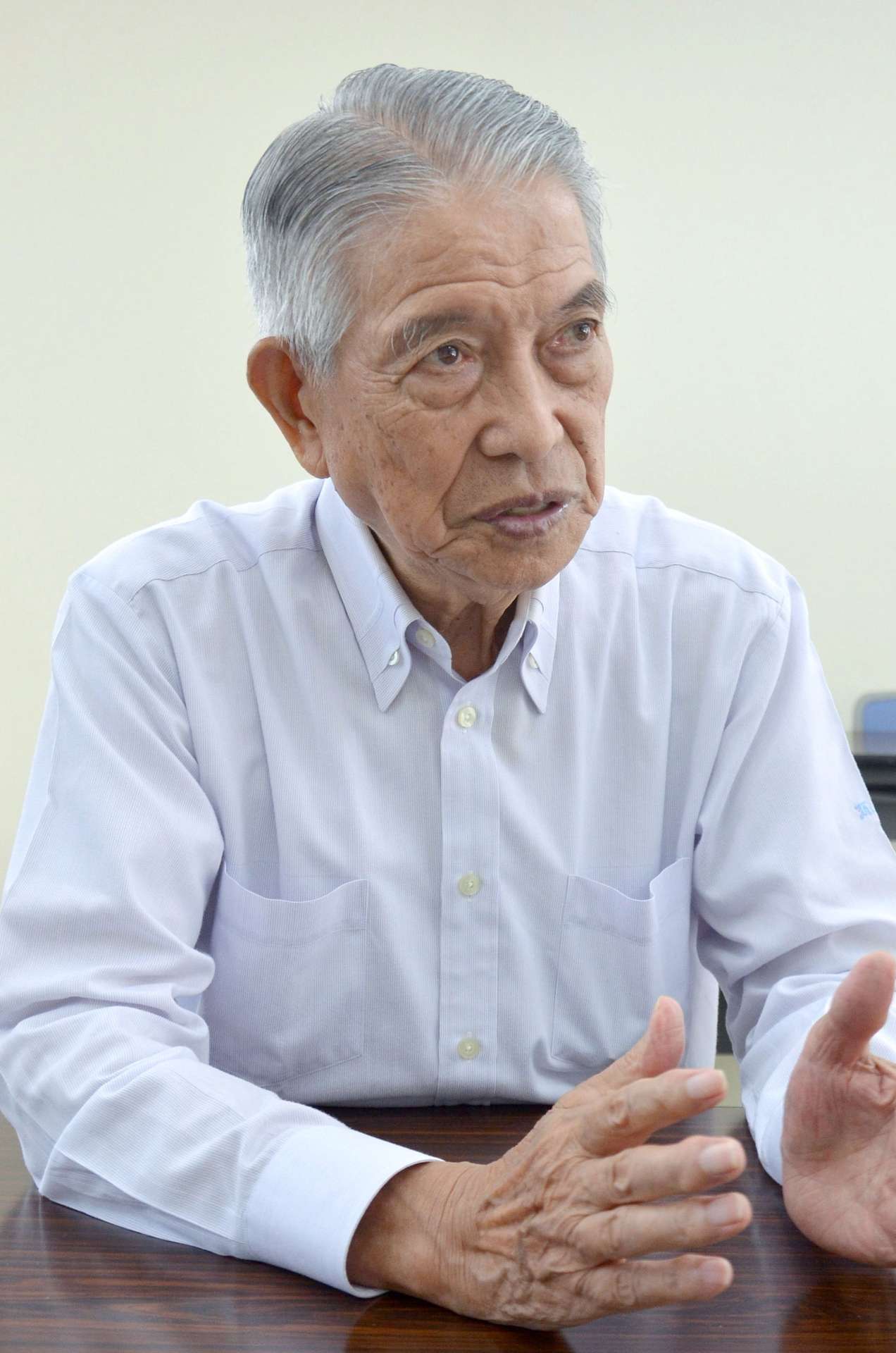 インタビューに答える前薩摩川内市長の岩切秀雄さん